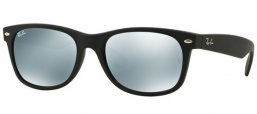 Gafas de Sol - Ray-Ban® - Ray-Ban® RB2132 NEW WAYFARER - 622/30 RUBBER BLACK // GREEN MIRROR SILVER